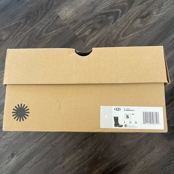 🎉Ugg rain boots - size 6🎉 - Picture 4 of 4